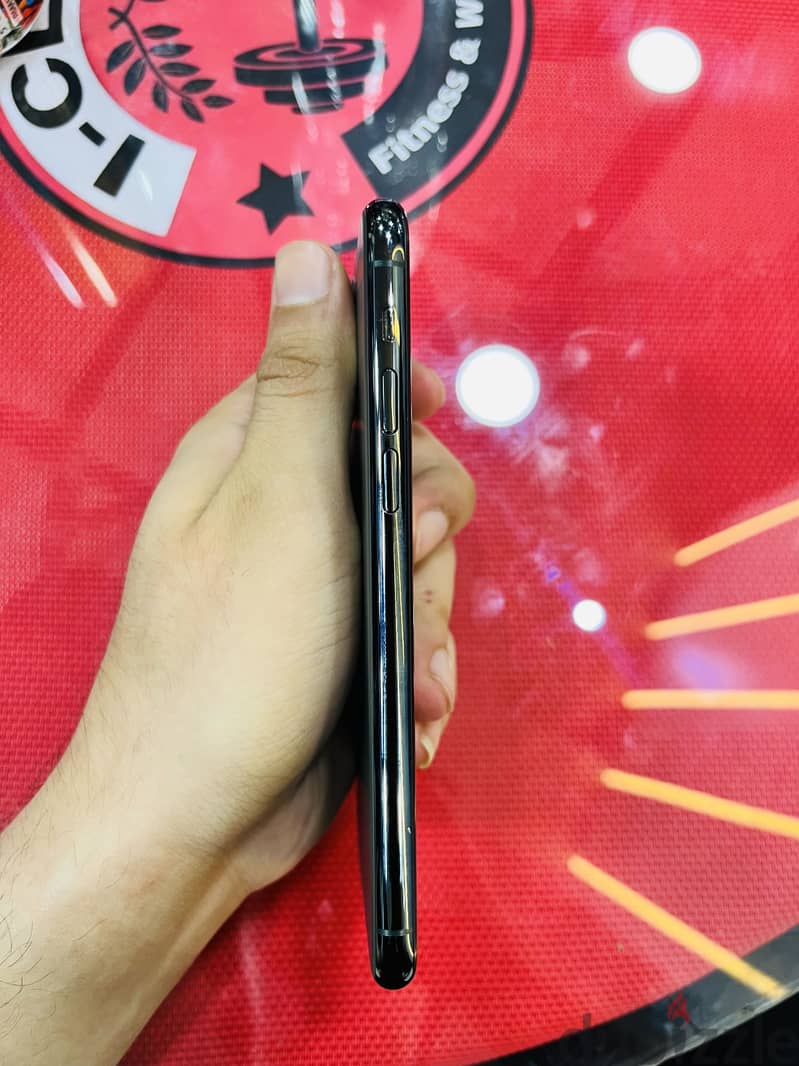 Apple - iPhone 11 Pro 3
