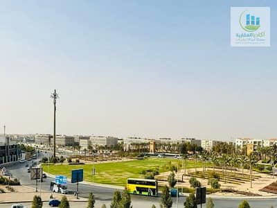شقة 165م² بفيو مفتوح شارع التسعين الجنوبي تصلح مكتب اداري أمام كمبوند ميفيدا إعمار وإيترنا جوار كمبوند القطامية ديونز الجامعة الأمريكية جامعة المستقبل