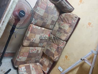 انتريه للبيع كنبه واتنين كرسي
