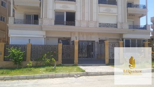 For sale: Semi-finished apartment in the American University housing complex, New Cairo. Immediate occupancy. Main street view.