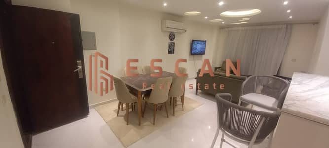 شقة مفروشة للايجار فى مدينتى B7 بالقرب من الخدمات بحالة اول سكن