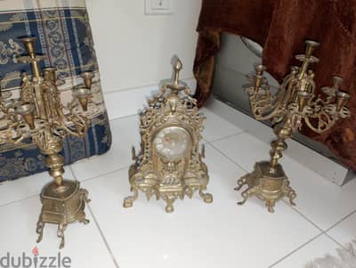 شمعدان وساعه نحاس