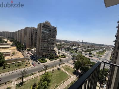 شقة  ناصية فى عمارات العبور