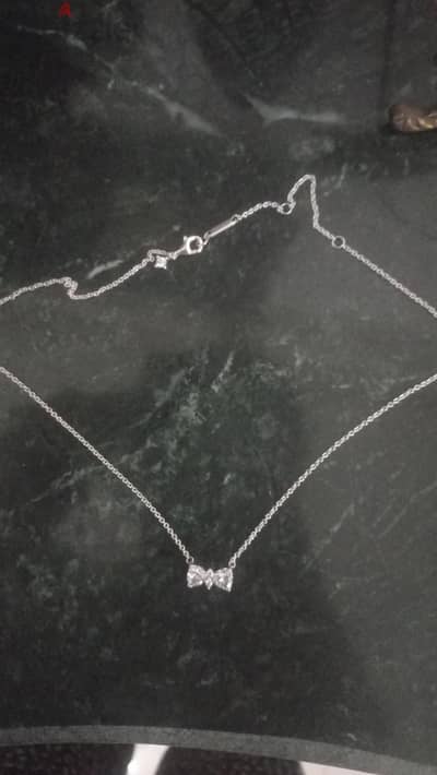 سلسلة فضة من بندورا