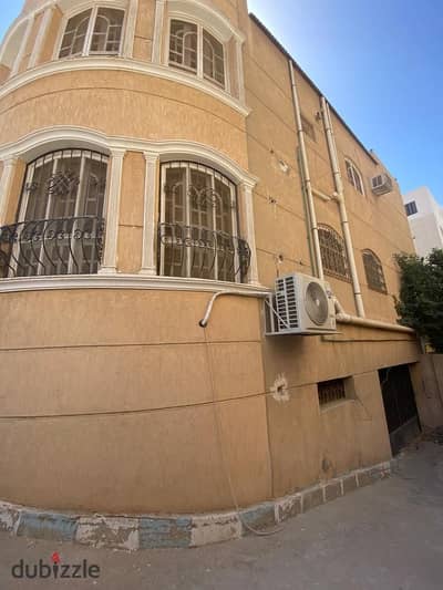 Villa on a 585m² plot For Sale First District, Fifth Settlement
