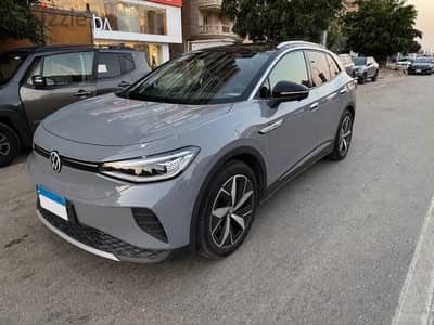 Volkswagen ID4 2023  أعلى فئة مالك أول - فبريكة بالكامل - صيانات توكيل