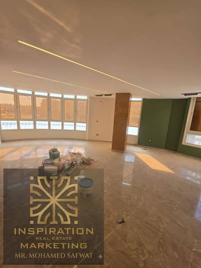 للإيجار شقة راقية "أول سكن" بموقع متميز في الأندلس 2/2، القاهرة الجديدة (بشارع مدرسة النيل).  التفاصيل:  الدور: الأول (إطلالة أمامية مميزة).  التشطيب:
