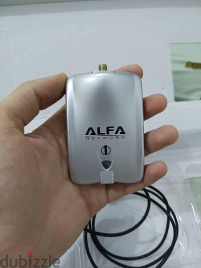محول شبكة لاسلكية من شركة ALFA لالتقاط شبكات الواي فاي من مسافات بعيدة