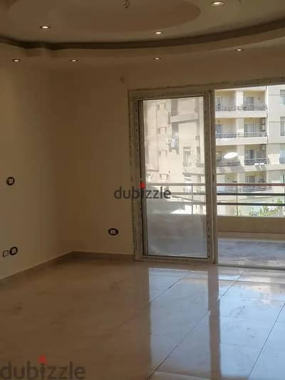 Apartment for rent unfurnished in The Square Compound in the Fifth Settlement  Area of 185 sqm consisting of 3 rooms, 2 of which are master bedrooms - Reception - Kitchen - 3 bathrooms - Third floor - There are 2 elevators