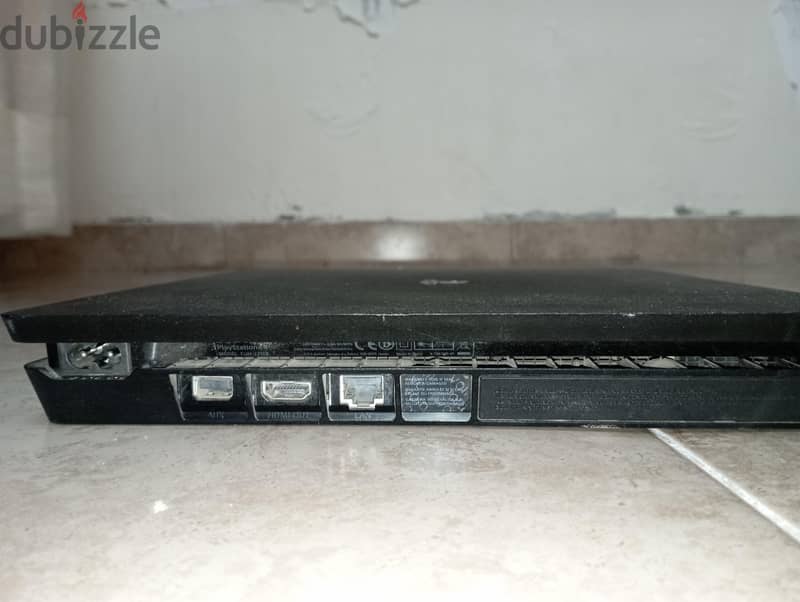 PS4 slim 5