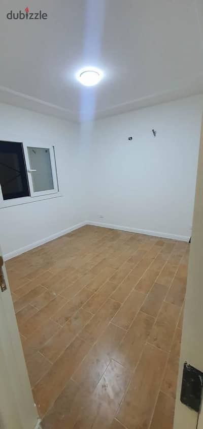 Apartment for rent in Al-Mi'raj city, Zahra Al-Maadi, first residence, area 145, consisting of 3 rooms - reception - 2 bathrooms - kitchen, floor 1, ultra super lux finish complete
