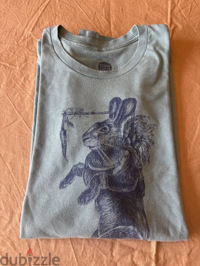 t-shirt with snowshoe hare print - good condition