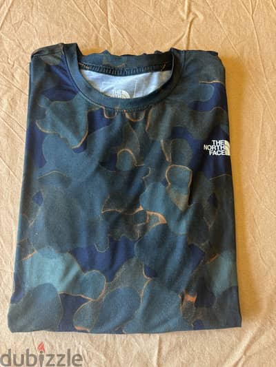 North Face long sleeve gym moisture wicking shirt - good condition