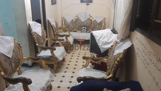 صالون كنبة كبيرة و 4 كراسي وطربيزة رقم الفون ٠١٢٠٣٥٣٤٦٩٩