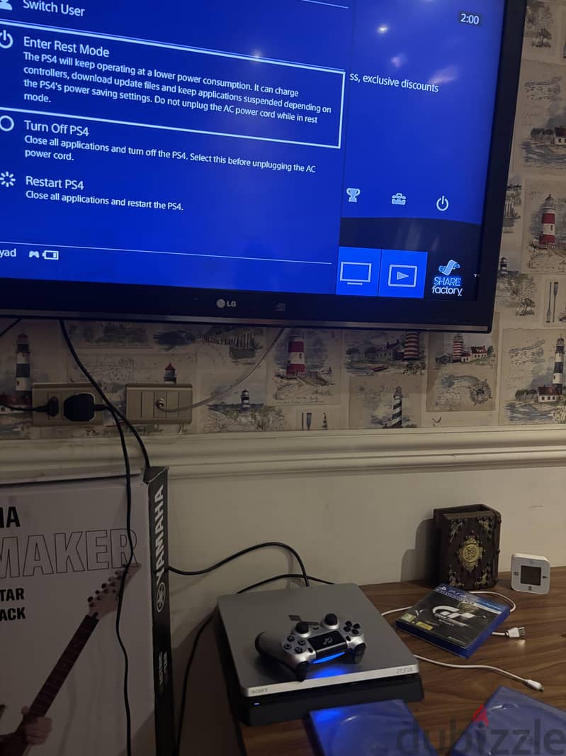 PS4 slim 1