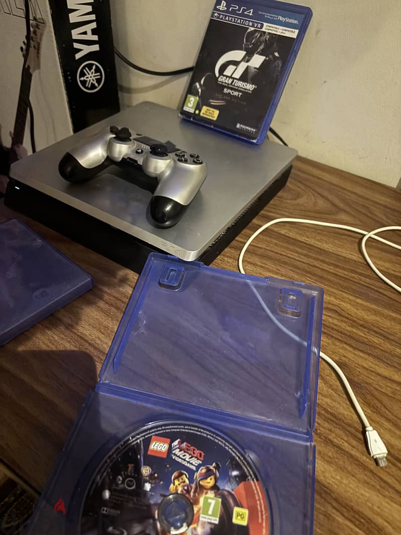 PS4 slim 2