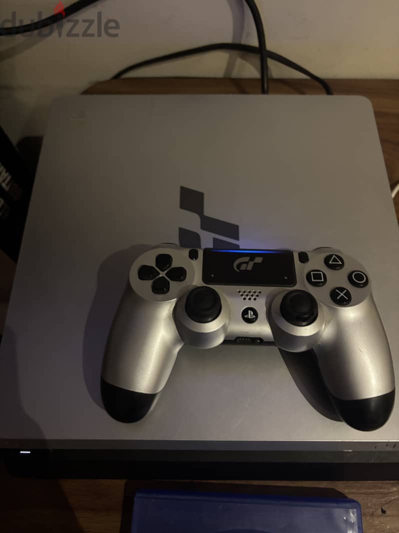 PS4 slim 4