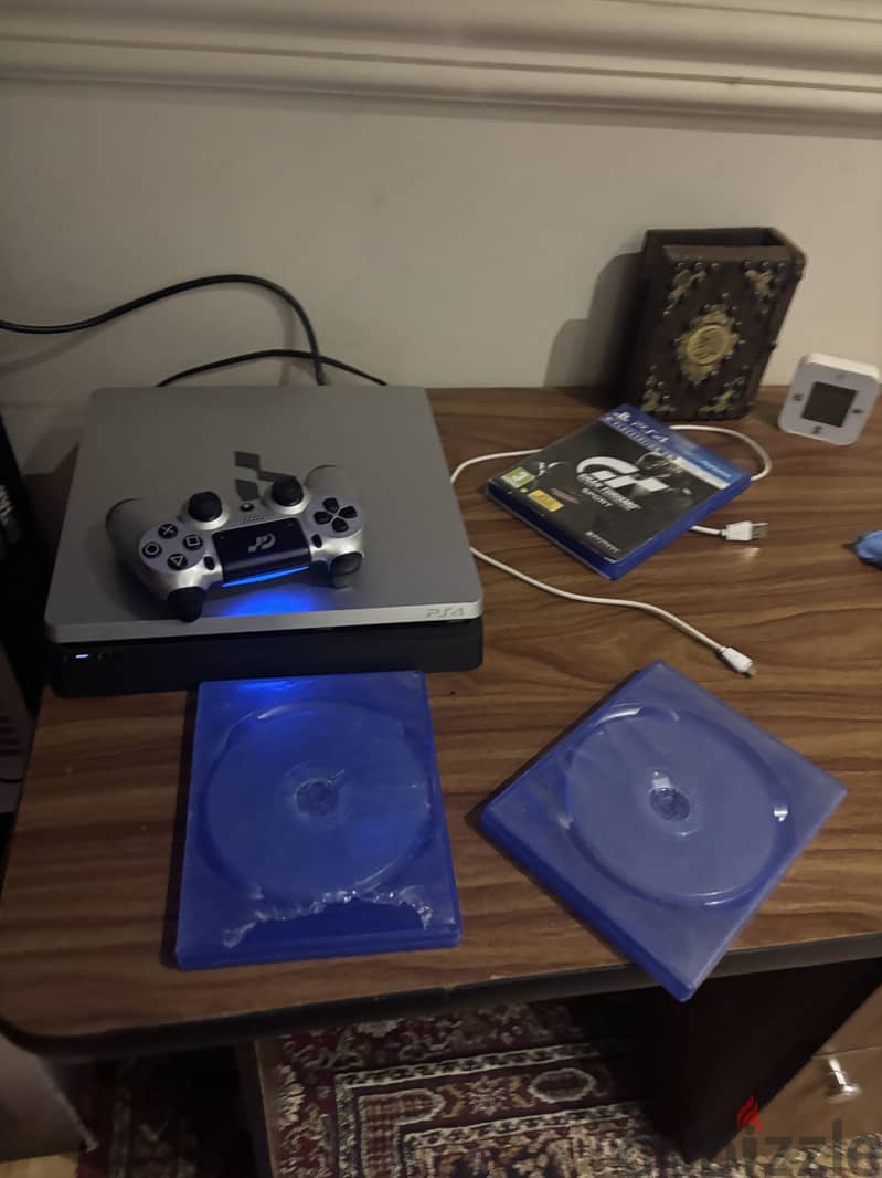 PS4 slim 5