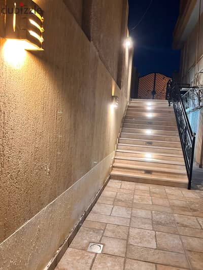 بيزمنت بحديقه ومدخل خاص 4 غرف+4حمام بفيلات جنوب الاكاديميه التجمع الاول