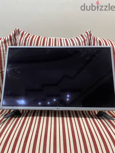 LG 32" Full HD TV 32LJ520U بحالة ممتازة + الريموت الأصلي