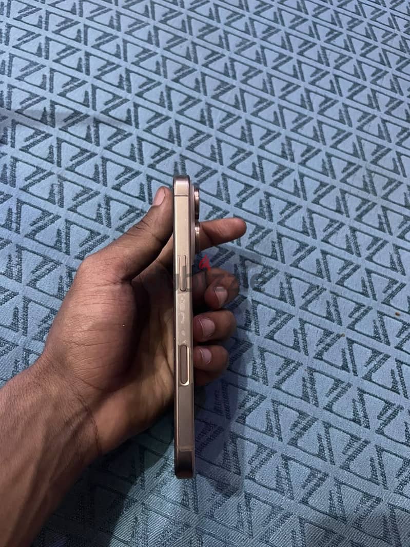 Apple - iPhone 16 Pro 7
