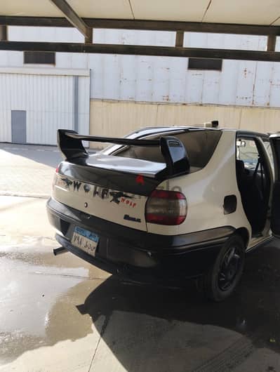 فيات سيينا 2000