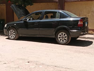 أوبل أسترا 2000 سيدان