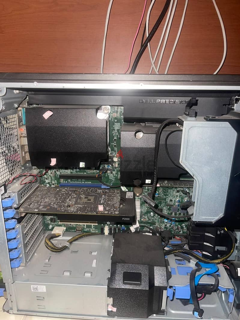Dell Precision Tower 7810 Workstation 4