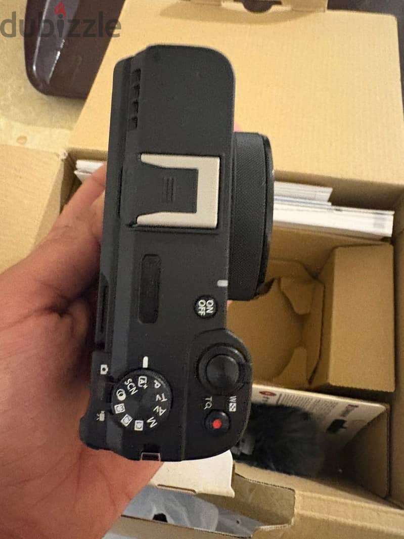 Canon powershot v1 3