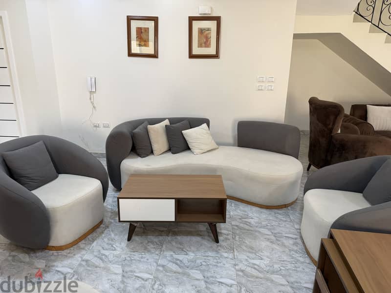 Living room 3