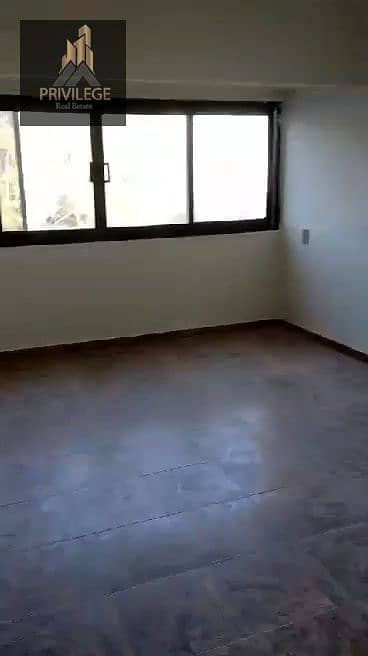 شقة للإيجار السكني. . في موقع متميز في المعادي . . بالقرب من القمر الصناعي . . ڤيو ممتاز