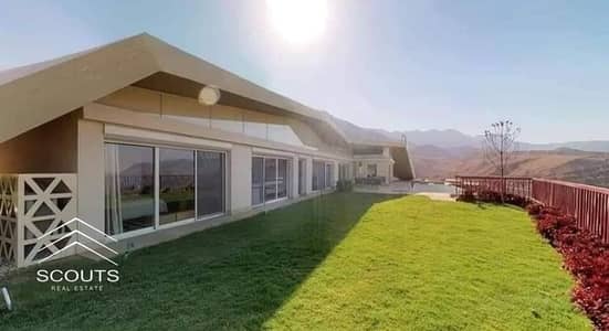 Chalet for sale, first sea row - fully finished on Marina Yachts, ultra super luxury finished with air conditioning, open view of the sea and marina a