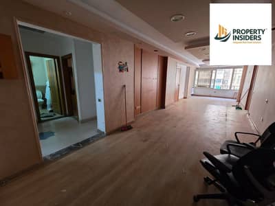 Administrative office for rent, 180 sq m, on the main Mossadeq Street.