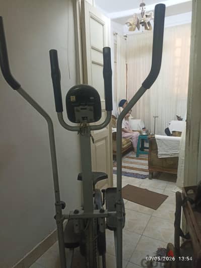 عجلة طبية بحالة ممتازة