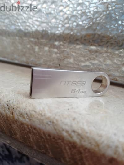 فلاشه Kingston اصليه 64 جيجا معاها Gta 5 +GTA 4+ كمان العاب