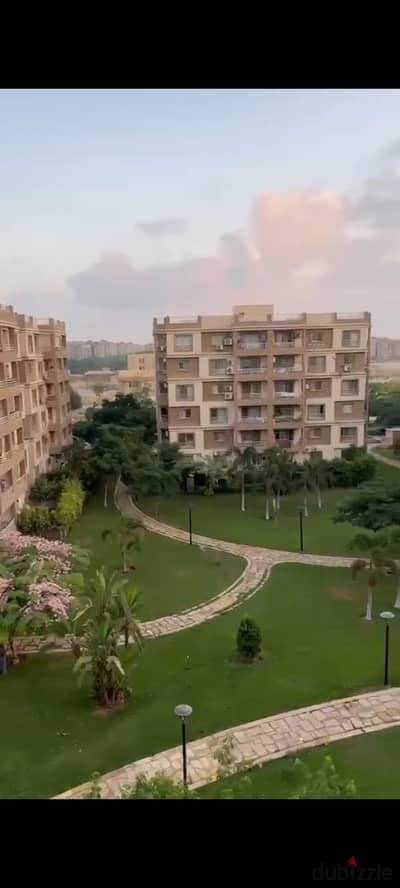 للبيع فى مدينتى شقه ١٣١ متر دور رابع فيو وايد جاردن بال b6