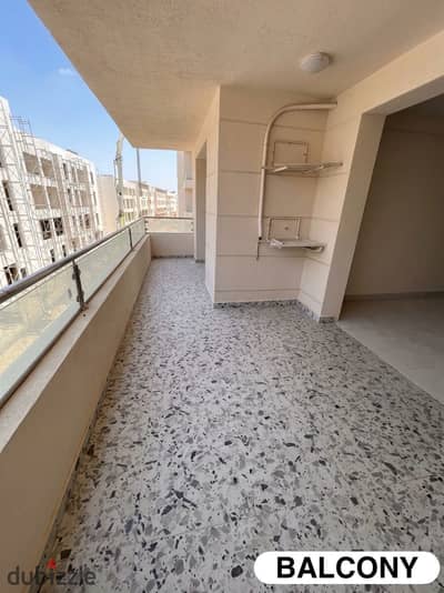 شقة للبيع في العاصمة في كمبوند De Joya 2 تبع Taj Misr في موقع مميز في منطقة R8