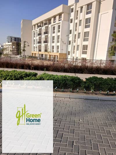 شقة للبيع في أب تاون كايرو إعمار متشطبة بالتكييفات و فيو مفتوح  Uptown Cairo Emaar