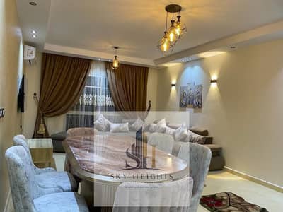 للإيجار المفروش – مدينتي B11   شقة مفروشة بالكامل – جاهزة للسكن  فيو مميز على وايد جاردن ويطل على أول سيزون، كارفور، والمسجد.