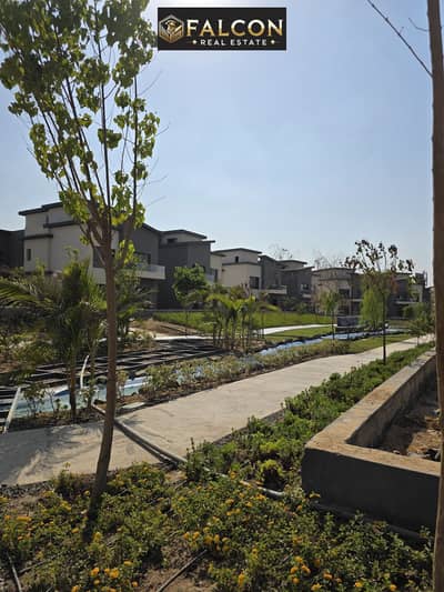 شقه للبيع ( استلام فوري Ready To Move ) كمبوند كريك تاون Creek town شقه بمساحه 170 متر 3 غرف نوم ماستر بدون دفعات سنويه ع طريق السويس امام الرحاب