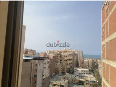 شقة بزيزنيا للايجار  خلف جامع يحيي خطوات من ابو قير  تري البحر