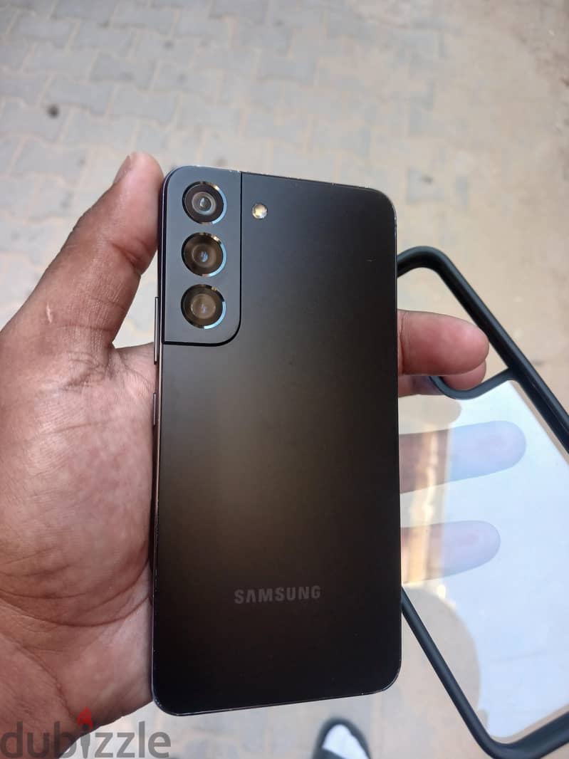 Samsung S22 4