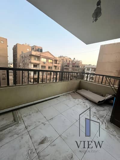 شقة للبيع في حي السفارات – مدينة نصر (جاهزة للسكن) شقة جاهزة للسكن للبيع في حي السفارات المميز بمدينة نصر، تتمتع بموقع استراتيجي وحياة مريحة في واحدة من أرقى المناطق.