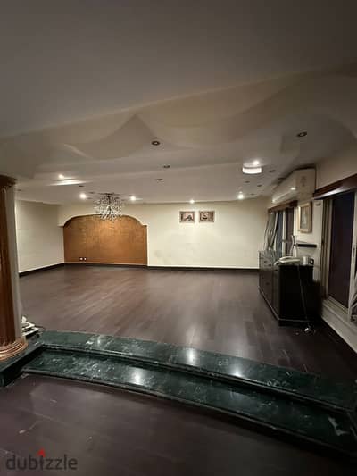 للايجار السكنى الفاضى في كمبوند تبارك دايرى المعادى  120م تشطيب ممتاز بالمطبخ والتكييفات