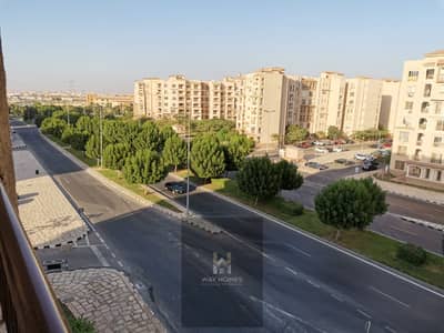 A fantastic apartment with an area of 242 square meters for a price of 211 square meters, with an unobstructed view.