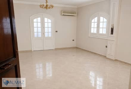 A high-end (super-lux) apartment is available for rent in the Third District (Villas Zone) of New Cairo's Fifth Settlement; it comes equipped with a k