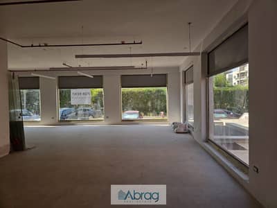 Office 260 m modern finishing in Sheikh Zayed Mall Courtyard