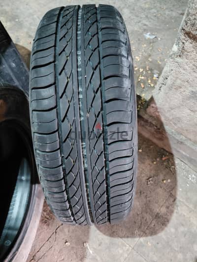 كاوتش مستعمل بحالة جيدة جدا مقاس 185/65 R14