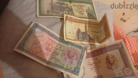 عملات ورقيه و بروش قديم