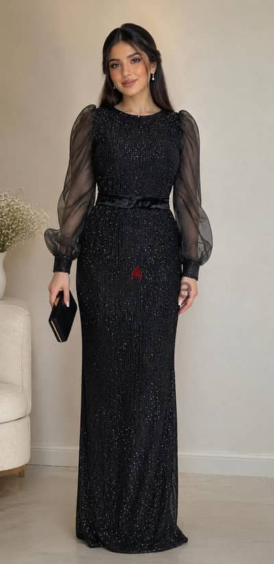 فستان اسود سواريه مع أكمام شيفون 